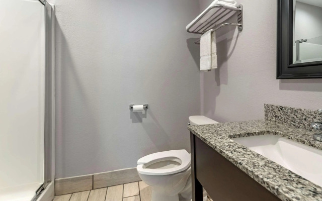 Quality Inn & Suites Evansville Downtown