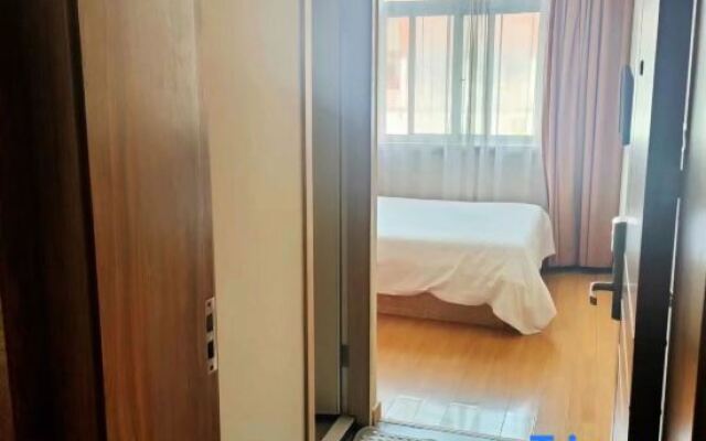 Future Hotel Xinyang Gongqu Road Branch