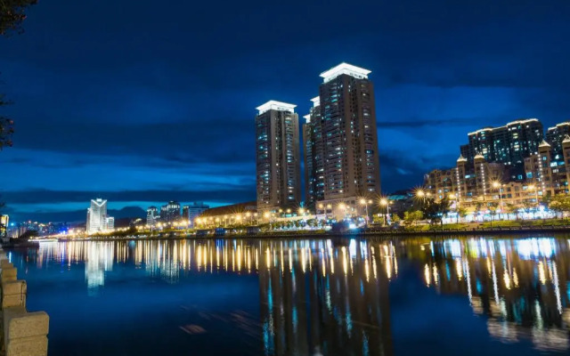 Home Inn (Xiamen Railway Station East Hubin Road)