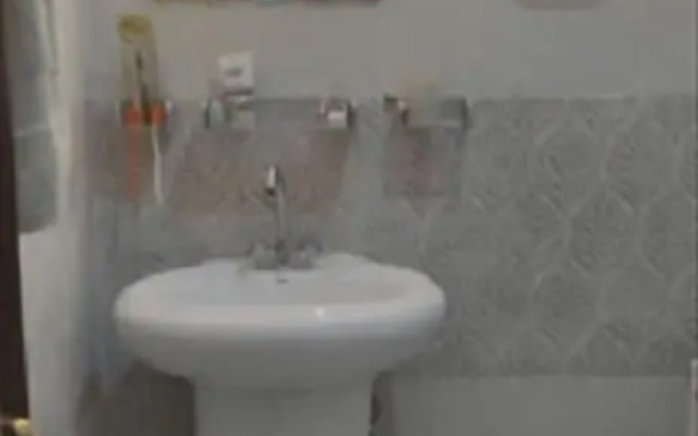 New Hajveri Hotel Lahore