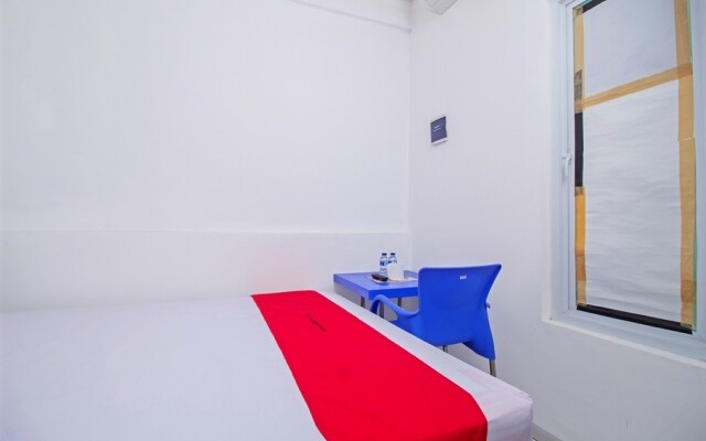 RedDoorz near STAN