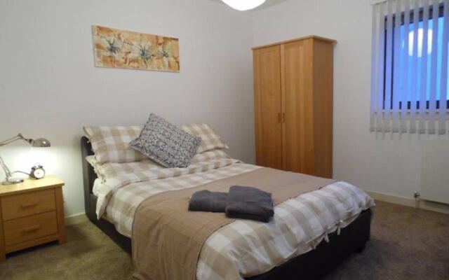 Modern 2-bedroom Apt Near SSE Hydro and SEC