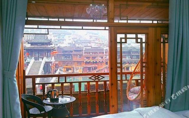 Xiangxi Phoenix Long River Inn