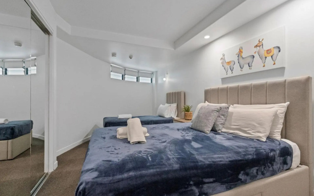 Sirocco 906 by G1 Holidays - Two Bedroom Beachfront Apartment in Sirocco Resort – Guest Rooms – Mooloolaba