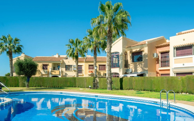 Planta baja en Club Salino con piscina comunitaria