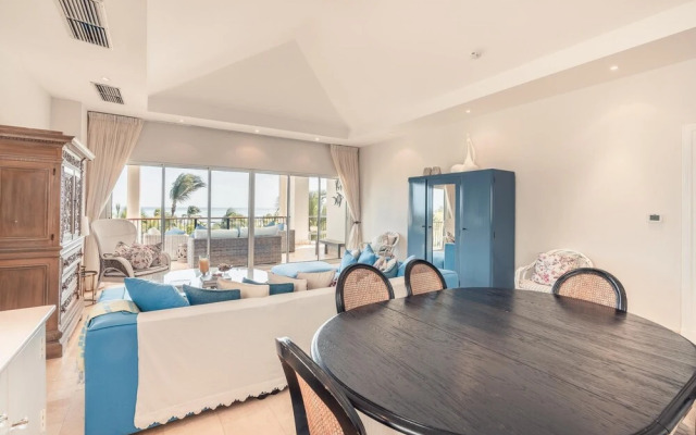 Relax at This Majestic Beachfront Apt at Aquamarina