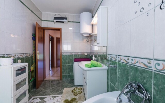 Nice Home in Bacinska Jezera With Wifi and 3 Bedrooms