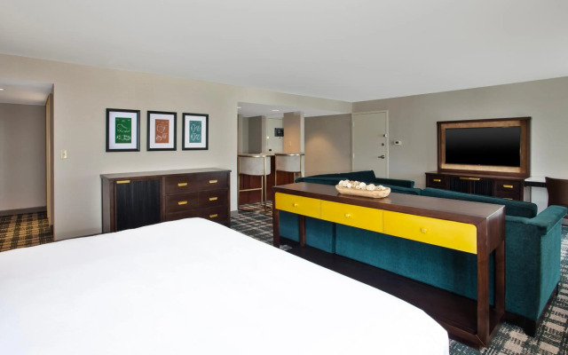 DoubleTree by Hilton Lansing