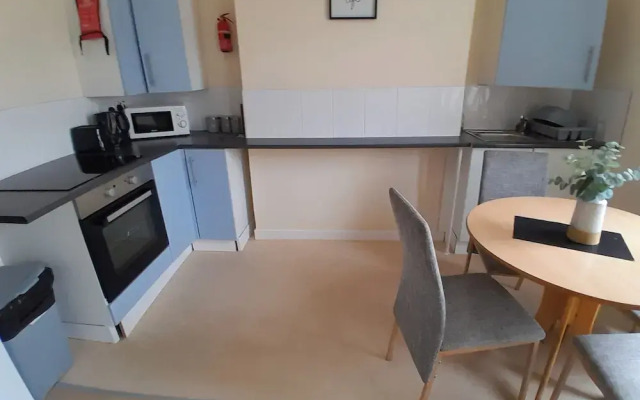 Blackpool - 2-beds - Sleeps 5 - Pet Friendly