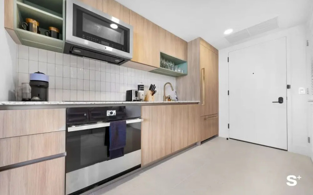 Downtown 1BR Apt with Skyline Views