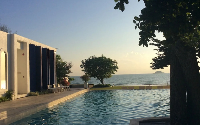 The Che Pool Access Beachfront Condo by Away