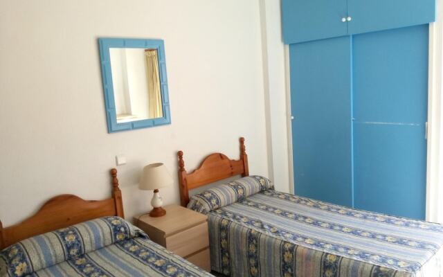 Studio in Benalmádena, With Wonderful sea View, Pool Access and Furnis