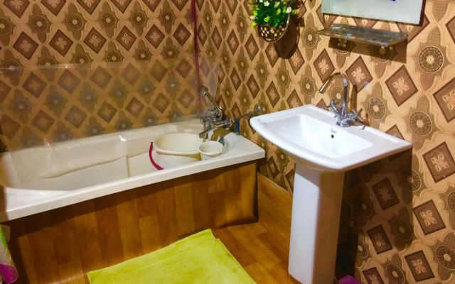 New Retreet Houseboat
