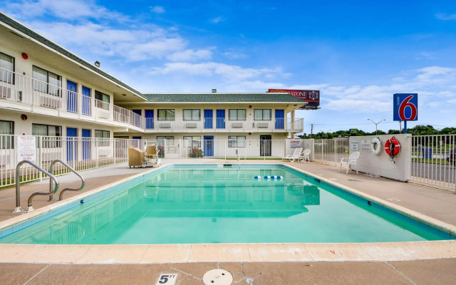 Motel 6-Muskogee, OK