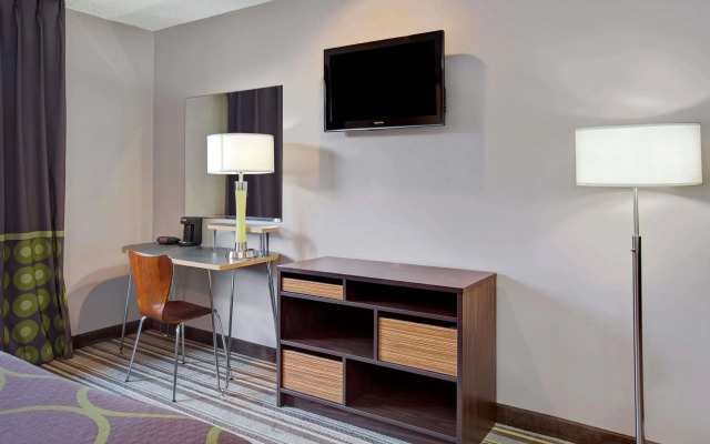 Super 8 By Wyndham Jamaica North Conduit