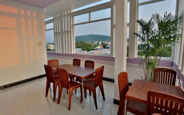 Halona Hotel