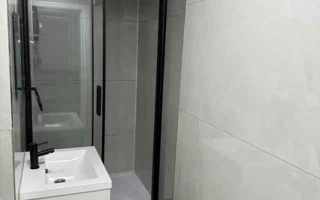Peaceful Luton Apartment Close to Airport & Amenities