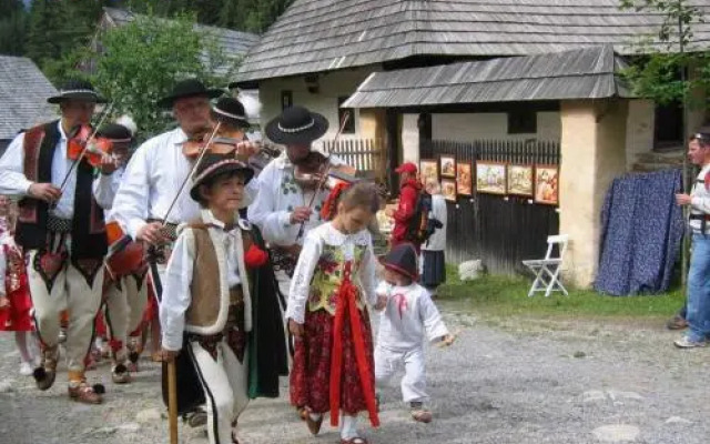 Apartmã¡Novã½ Dom Adriã¡Na