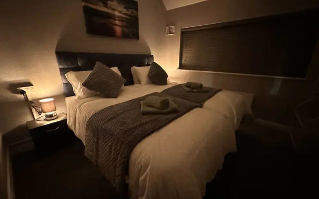 Beautiful 4-bed House in Birmingham Airport NEC