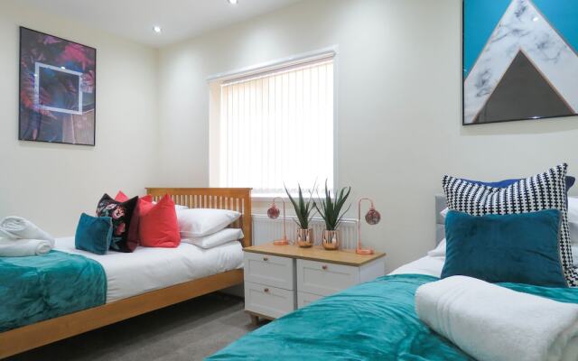 Tudors eSuites Birmingham Townhouse Private Garden Free Parking