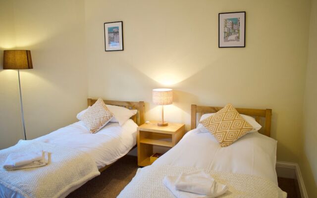 Bright 3 Bedroom Central Apartment