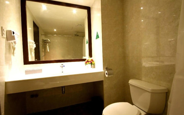Mandarin Plaza Hotel