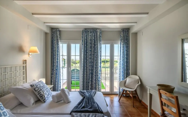 Ideal Apartment With Golf Course Views