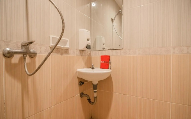 RedDoorz Plus near Mangga Besar Station 2
