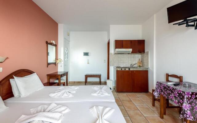 Studio5 30 metres from THE Sea 'NEW LISTING'