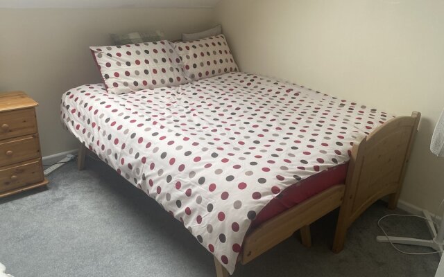 Immaculate 2 - Bedroom House in Milton Keynes