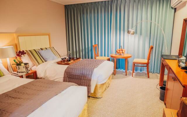AVA Hotel Jeju Hamdeok