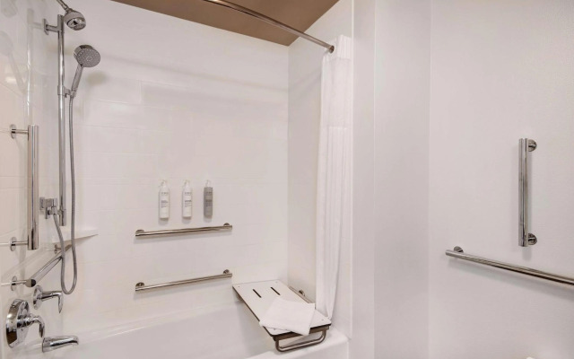Hampton Inn Livonia Detroit