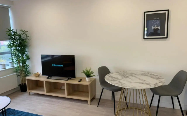 Bracknell - A Spectacular Dual Aspect 1 Bedroom Flat