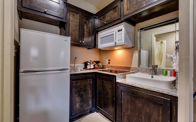 Americas Best Value Inn and Suites IAH Airport North