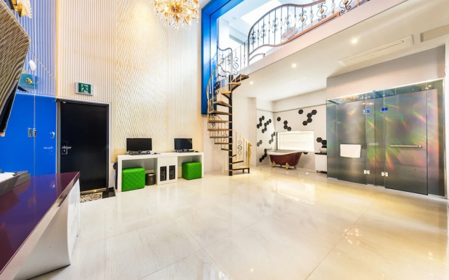 LA View Hotel