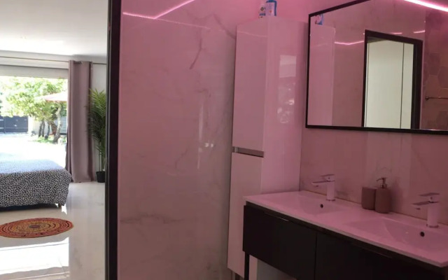 Modern Holiday Home With Private Pool and Garden