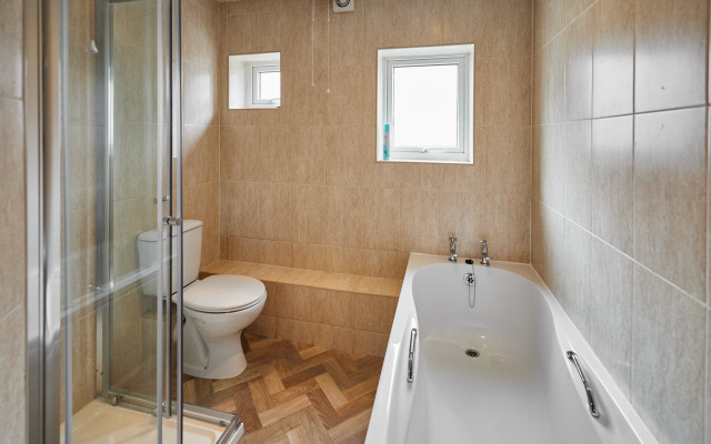 Host Stay Greens Yard House