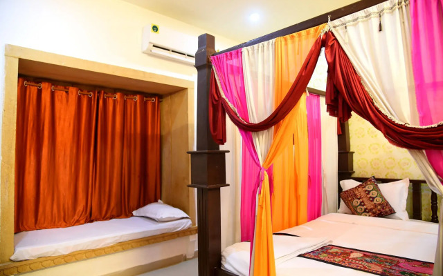 Hotel Marina Mahal
