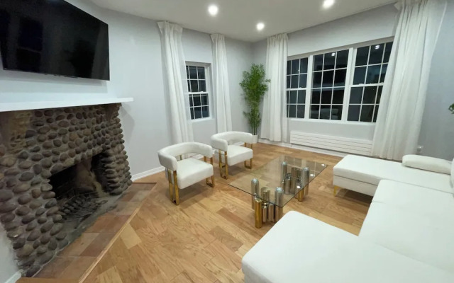 Prime Luxury with Balcony Wood Fireplace
