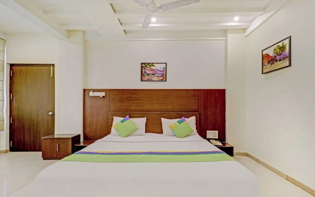 Treebo Trend Loharkar's Family Hotel