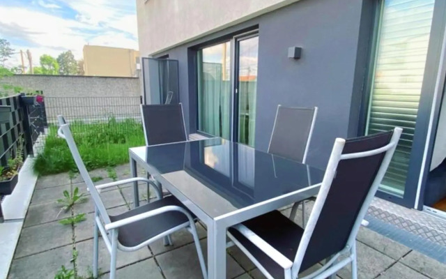 Near Lake Spacious & Furnished Beautiful Apartment