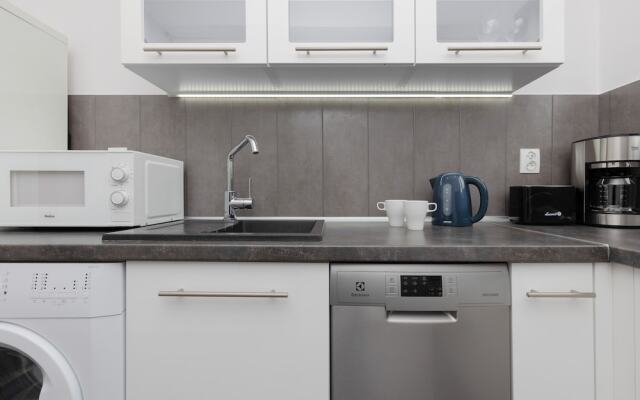 Bonifraterska Apartment by Renters