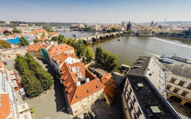 Archibald At the Charles Bridge