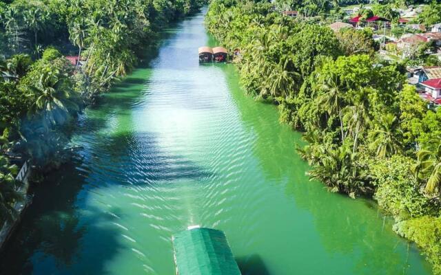 Whites and Greens Beach Resort