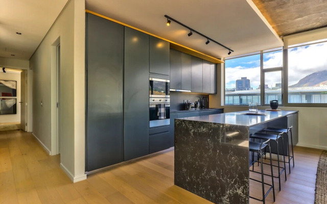 Penthouse With Rooftop Pool and Bbq Area