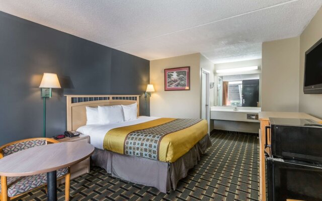 Travelodge Savannah Area/Richmond Hill