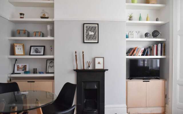 Bright and Spacious 1 Bedroom Apartment