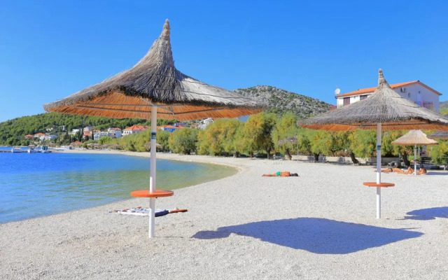 Apartments with a parking space Seget Vranjica, Trogir - 11273