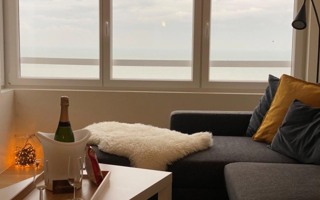 OSKAR luxe appartement op zeedijk met zeezicht
