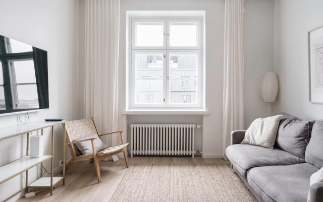 Modern Top-Floor Apt. in Helsinki